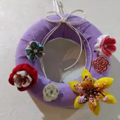 紫色の花飾りリース