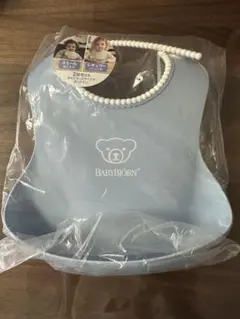 新品 BABYBJORN ベビービョルン パウダーブルー お食事エプロン スタイ