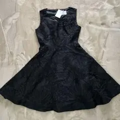 cawaii 刺繍入り黒ノースリーブワンピース