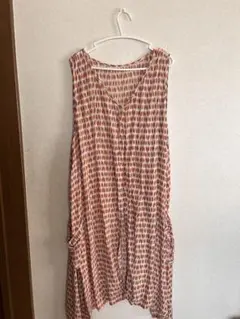 ノースリーブチュニック オレンジとクリームのパターン