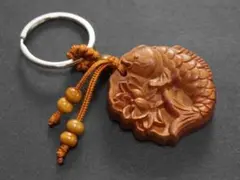《幸運DX木彫蓮鯉》新品■木製キーホルダー《幸運　開運　金運　ラッキーアイテム》