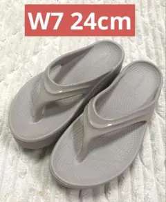oofos ウーフォス　厚底サンダルのサムネイル