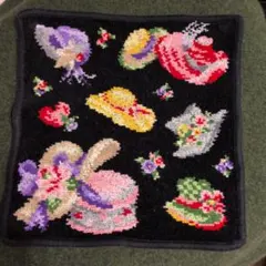 FELLER 帽子と花の刺繍タオルハンカチ　シャポーアンジュ