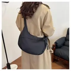 【新品】ボディバッグ 黒 ワンショルダー 軽量 内ポケット付き ナイロン