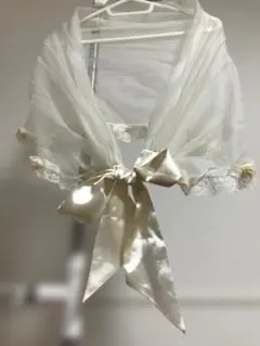 【一度短時間着用のみ】レースとリボンのショール ホワイト アイボリー 結婚式のサムネイル
