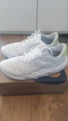 asics バスケットボールシューズ ホワイト/ライムグリーン - メルカリ