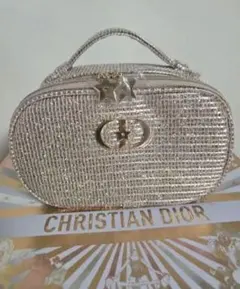 DIORの2025年ホリデーコフレ限定のラメゴールドポーチ