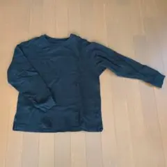 黒の長袖カットソー