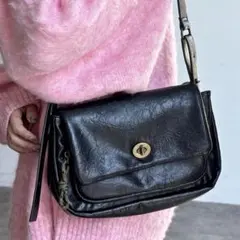 美品✨CPCM ターンロックダブルベルトレザーバッグ　ショルダー ブラックのサムネイル
