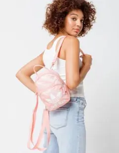 adidas ピンク リュック