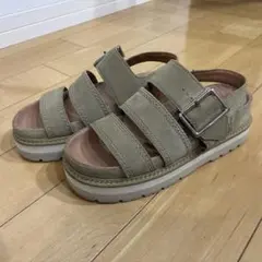 クラークス スエード調 厚底サンダル カーキのサムネイル