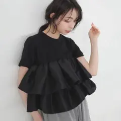 【美品】LIAN シャイニーフリルTシャツ　ブラックのサムネイル
