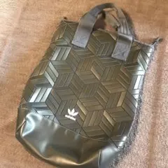adidas 幾何学模様 バッグ