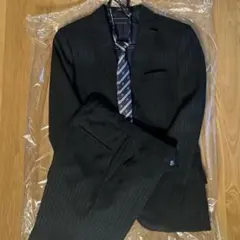 【150】黒のフォーマルスーツ3点セット（ジャケット、パンツ、ネクタイ）