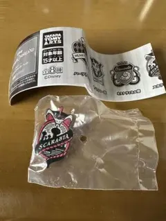 ツイステ　ガチャガチャ　寮章ピンバッジ　スカラビア