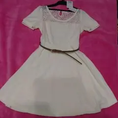 コルザ　レースがかわいい白ワンピ