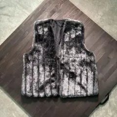 7W1 フェイクファーベスト　ブラック　グレー　ゴージャス　Ｖネック　古着