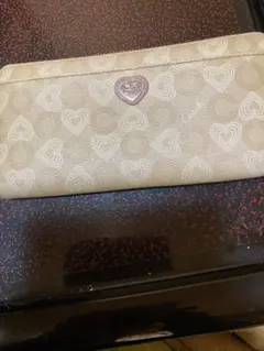 ハート柄 ベージュ 二つ折り財布