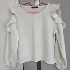 INGNI フリル付きホワイト長袖トップス