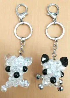 ❬未使用❭大きめチャーム キーホルダー ビーズのワンちゃん 2つセット