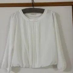 ホワイトシフォンブラウス 長袖プリーツ