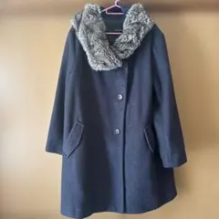 ファー付きダークグレーコート