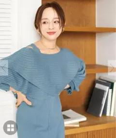 フリル付きブルーロングドレス