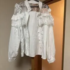 レース付きオフショルダー ホワイトシャツ