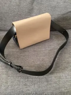 ear PAPPILLONNERベージュ×ブラックレザー ショルダーバッグ