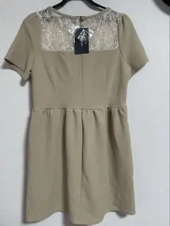 【未使用】DRWCYS ベージュ フレアワンピース　チェニック　レースのサムネイル