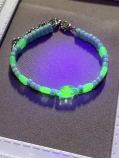 チェコビーズ　ウランガラスビーズのブレスレット