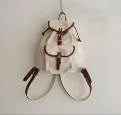 ホワイトキャンバスバックパック