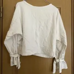 GU ジーユーホワイト 長袖 トップス Mサイズ 袖口リボン付き　白　春物