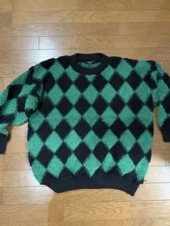 緑と黒のダイヤモンドパターンセーター