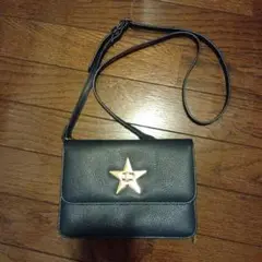 星型金具付き紺バッグ