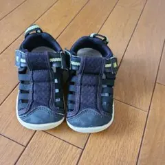 黒のストラップ付きサンダル　IFME