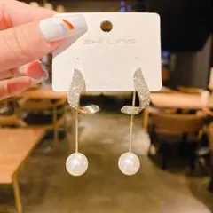 【匿名配送✨新品】ピアス　パール　ラインストーン　s925　チェーン　ゆれる