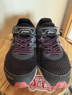 アシックス　スニーカー　21.5cm