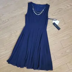 ecruefil★新品　ネックレス付きワンピース　M★結婚式　フォーマルのサムネイル