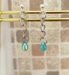 水色ドロップビーズのイヤリング