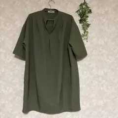 シューラルー　オリーブ色 シャツワンピース 半袖 Vネック