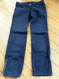 ブラックパンツ