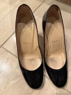 ルブタン　エナメルブラック　パンプスのサムネイル