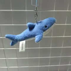 Qualia サメ ぬいぐるみ　ストラップ付き