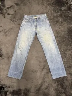 ライトブルー ストレートデニム 膝ダメージ