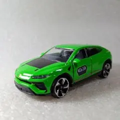 マジョレット ランボルギーニ ウルス 1/64スケール ミニカー