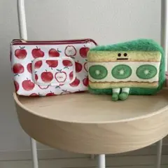 リンゴ柄とケーキ型ポーチセット