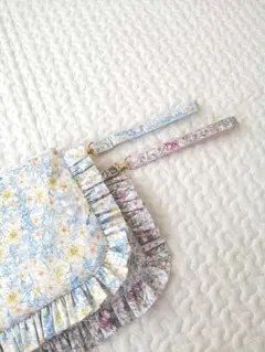 ストラップ付き⋆⸜Mrs monroe フリルポーチ⸝⋆　ハンドメイド