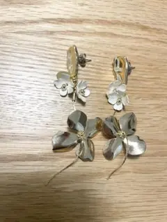花モチーフ ロングピアス ホワイト ゴールド