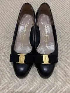 サルヴァトーレフェラガモ 黒 パンプス5B 1/2